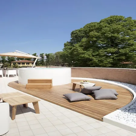 In With Jacuzzi And Terrace *