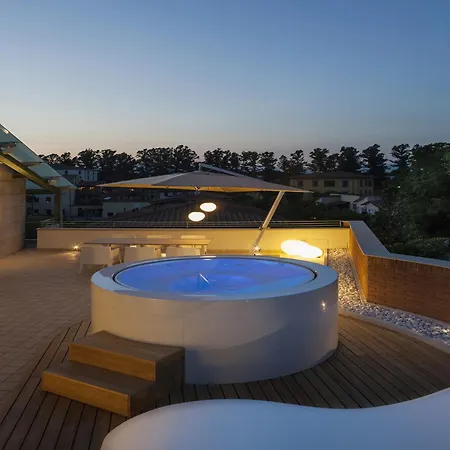 In With Jacuzzi And Terrace *