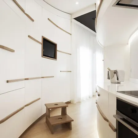 In With Jacuzzi And Terrace * لوكا